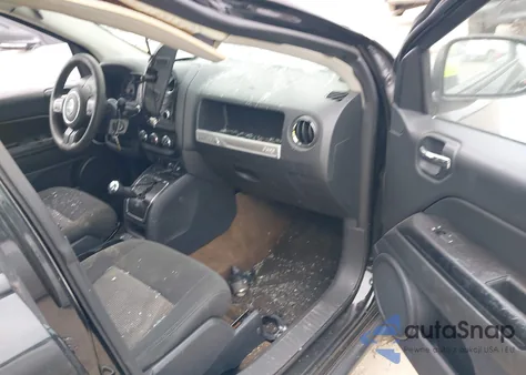 2017 Jeep Compass Sport 4X4 z USA, uszkodzony, nr VIN 1C4NJDBB2HD167652